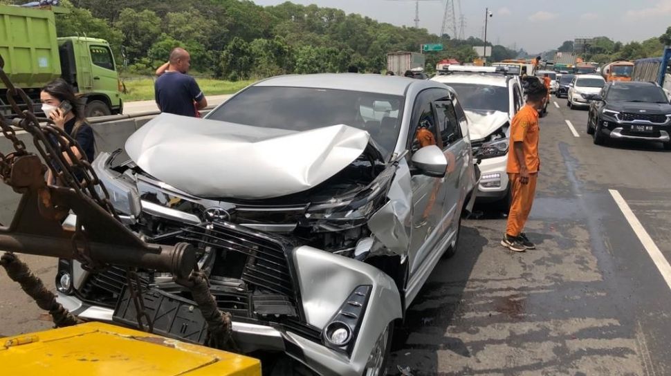 Kecelakaan Beruntun di Tol Japek KM 43: Dampak dan Solusi Alternatif di Tengah Kemacetan